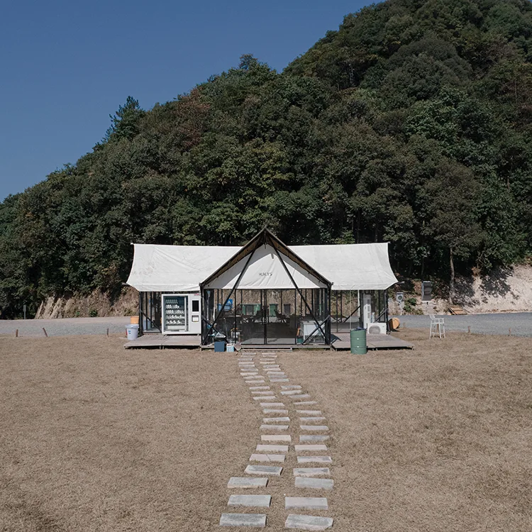 屋外の野生の豪華なオックスフォードクロスバーテント